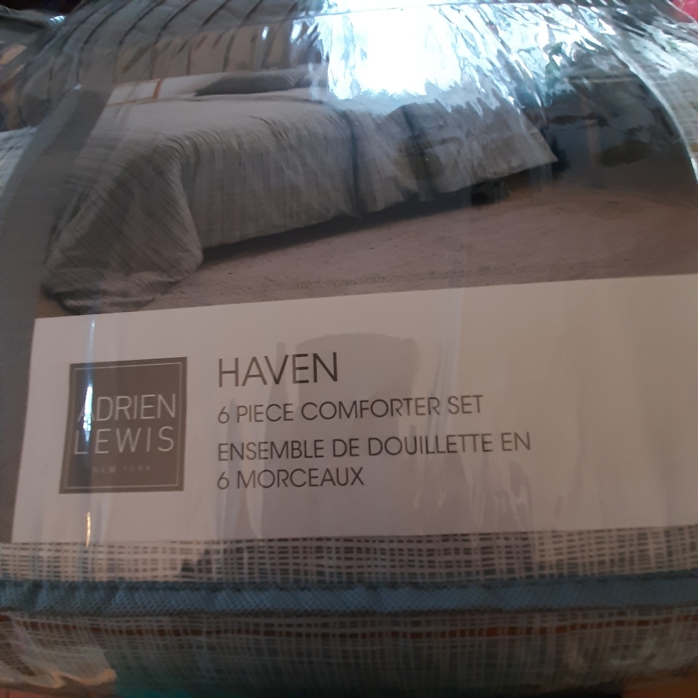 Bedding (Queen Set ) - Picture 3 of 9